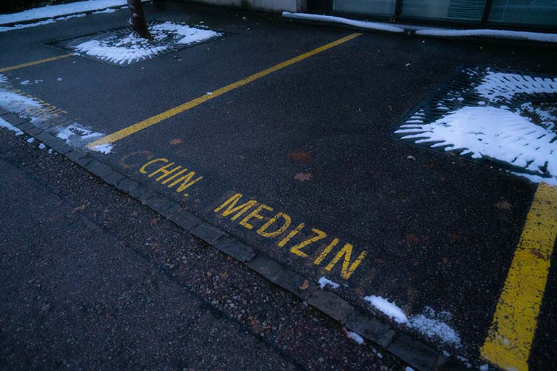 Zen Thai Massage Therwil parking lot close-up